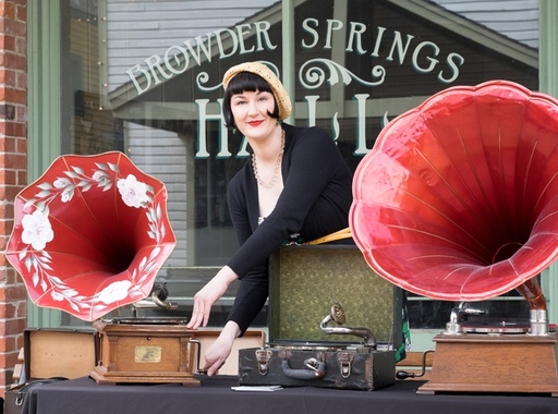 Amelia Fox Trot will be spinning her 78s